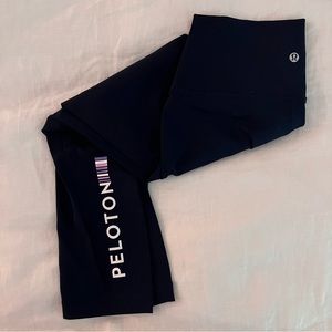 Lululemon Navy NWOT cropped leggings